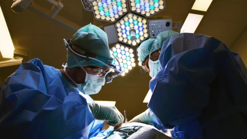 Biopsja a rekonstrukcja piersi — co pacjentka powinna wiedzieć
